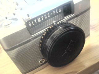 OLYMPUS-PEN-EE
