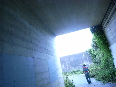 トンネルを抜けるとそこは・・・